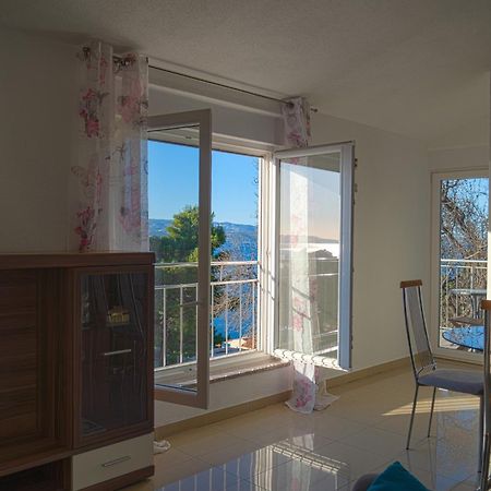 Apartments Sara & Nina Omiš Dış mekan fotoğraf