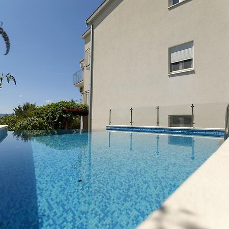 Apartments Sara & Nina Omiš Dış mekan fotoğraf