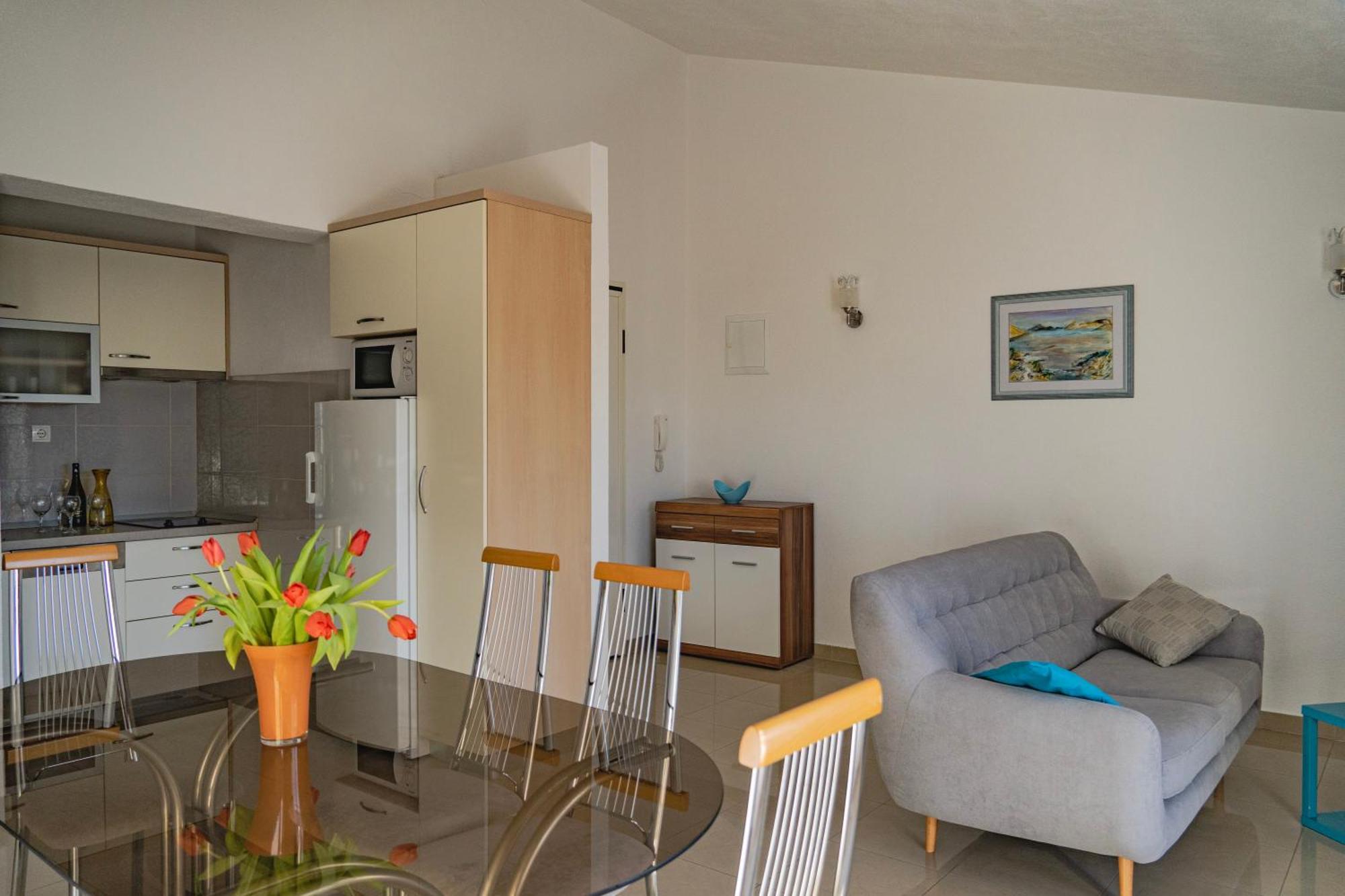 Apartments Sara & Nina Omiš Dış mekan fotoğraf