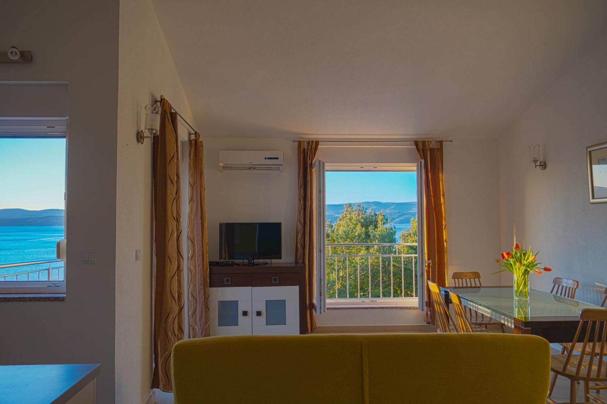Apartments Sara & Nina Omiš Dış mekan fotoğraf