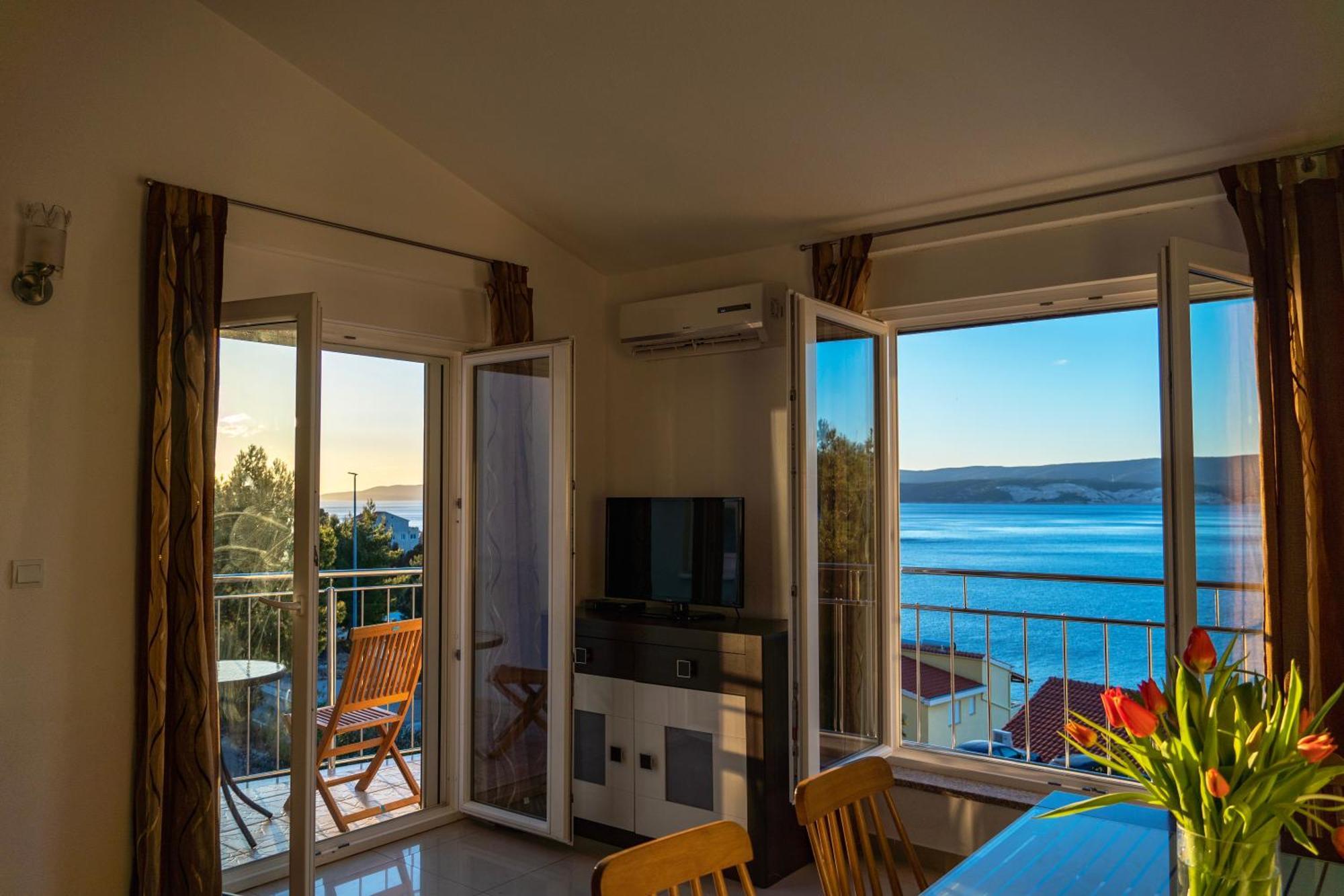 Apartments Sara & Nina Omiš Dış mekan fotoğraf