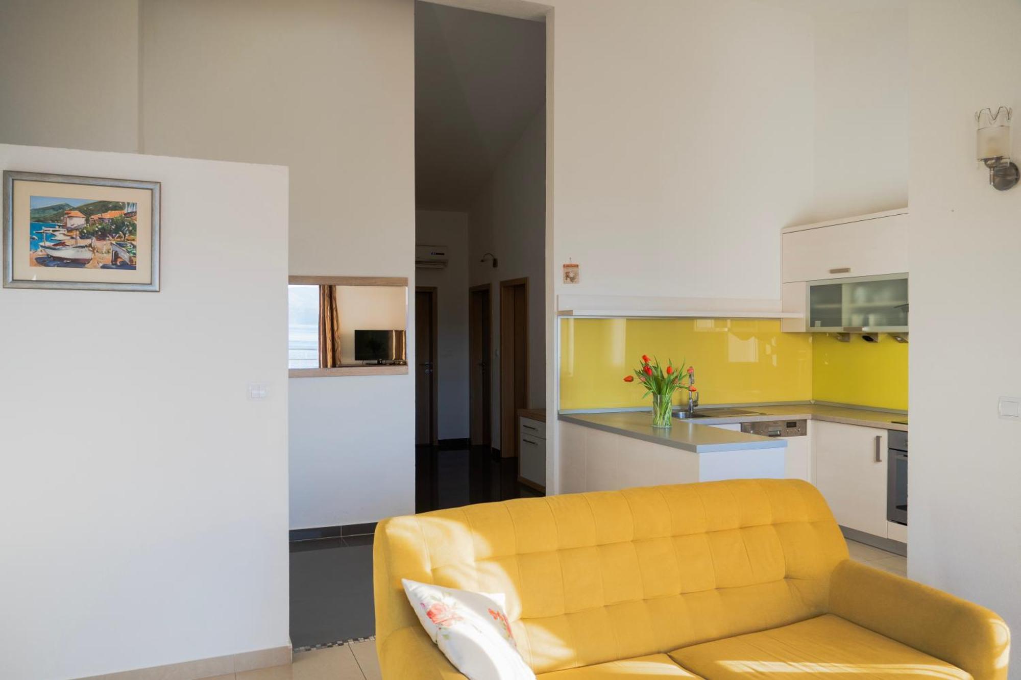 Apartments Sara & Nina Omiš Dış mekan fotoğraf