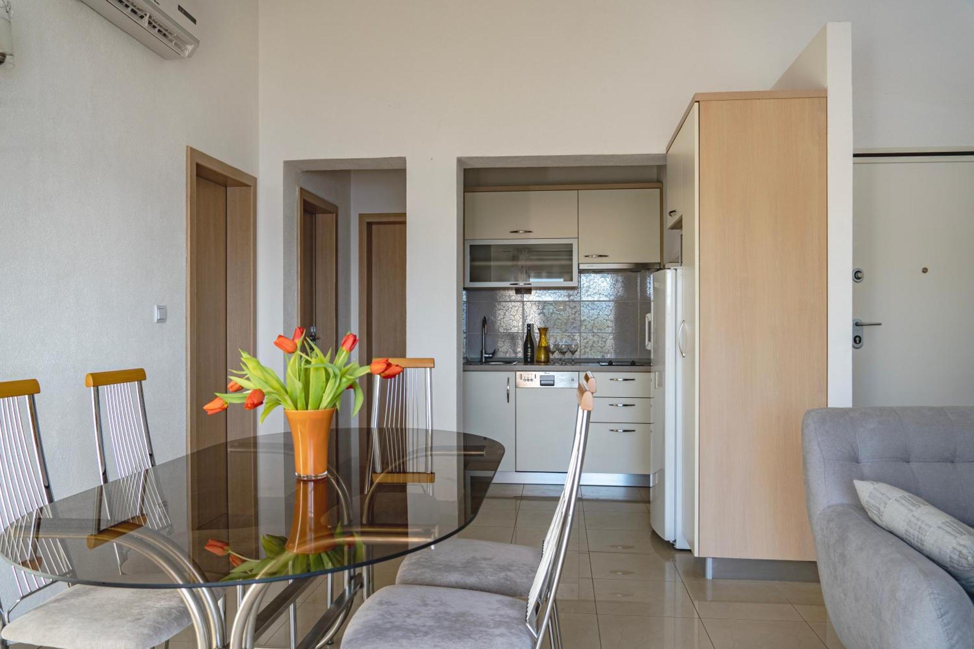Apartments Sara & Nina Omiš Dış mekan fotoğraf