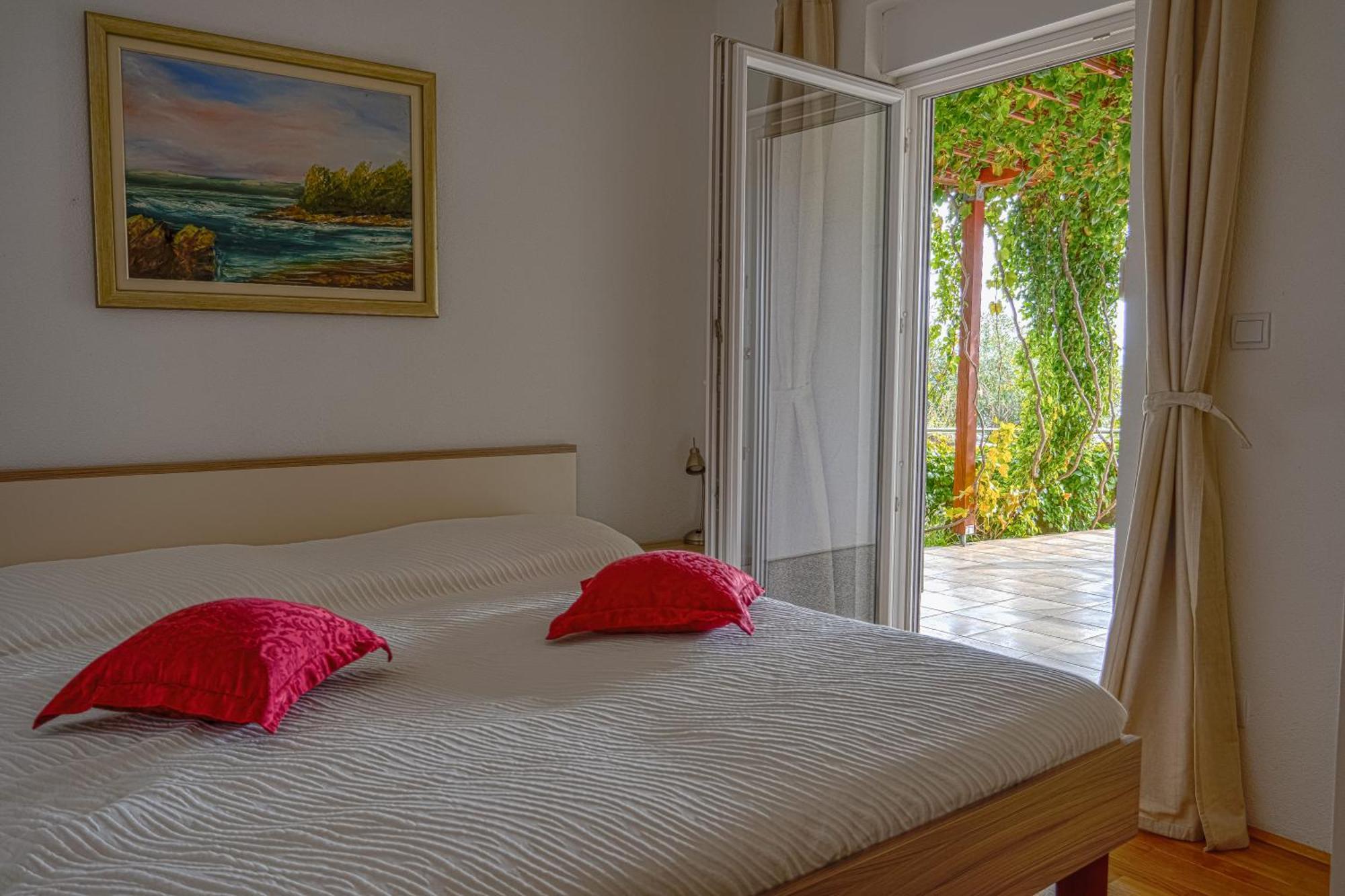 Apartments Sara & Nina Omiš Dış mekan fotoğraf