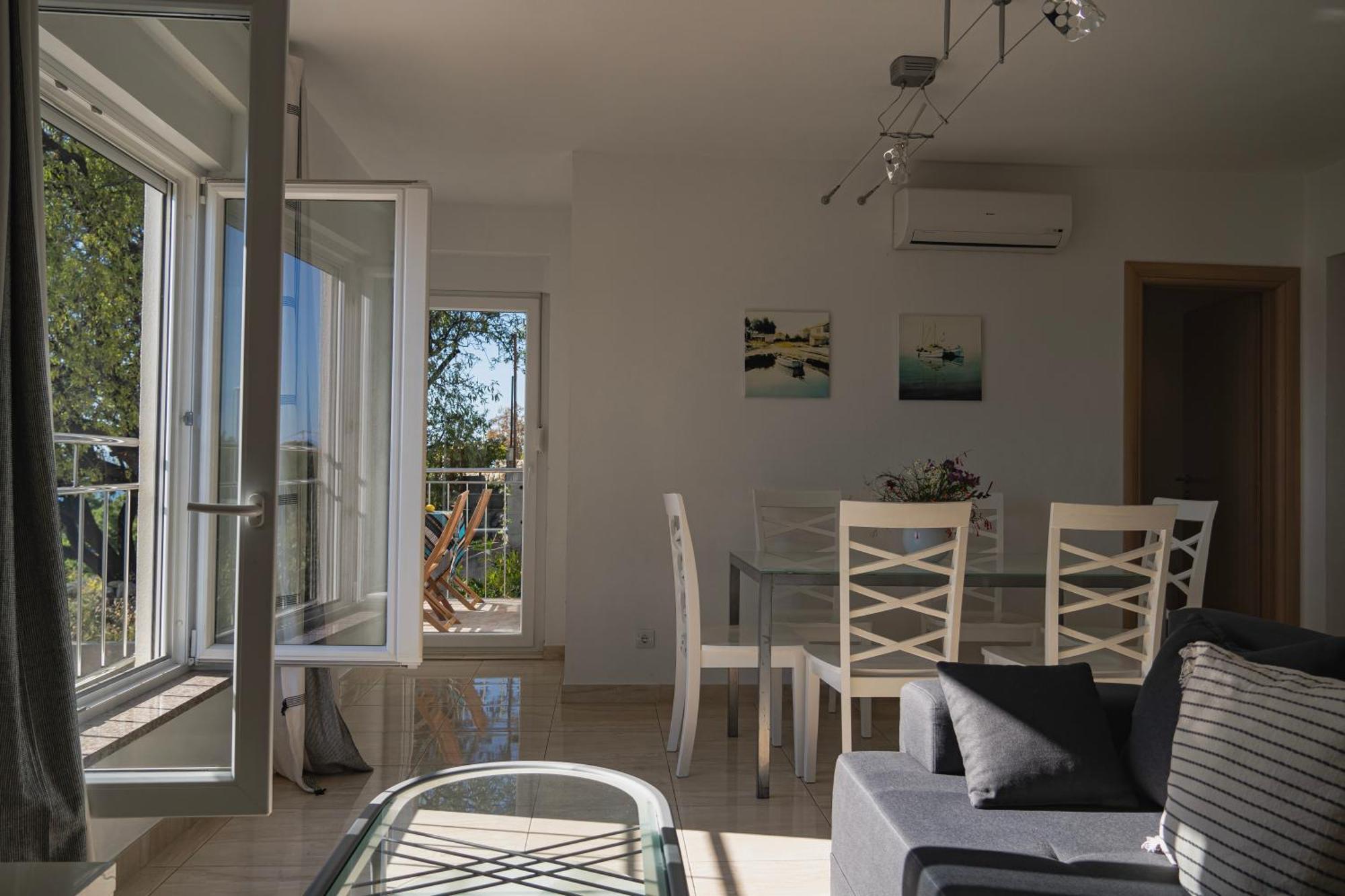 Apartments Sara & Nina Omiš Dış mekan fotoğraf