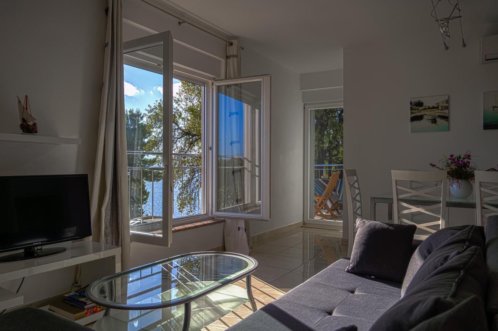 Apartments Sara & Nina Omiš Dış mekan fotoğraf