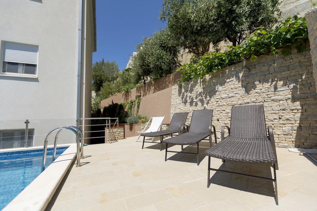 Apartments Sara & Nina Omiš Dış mekan fotoğraf