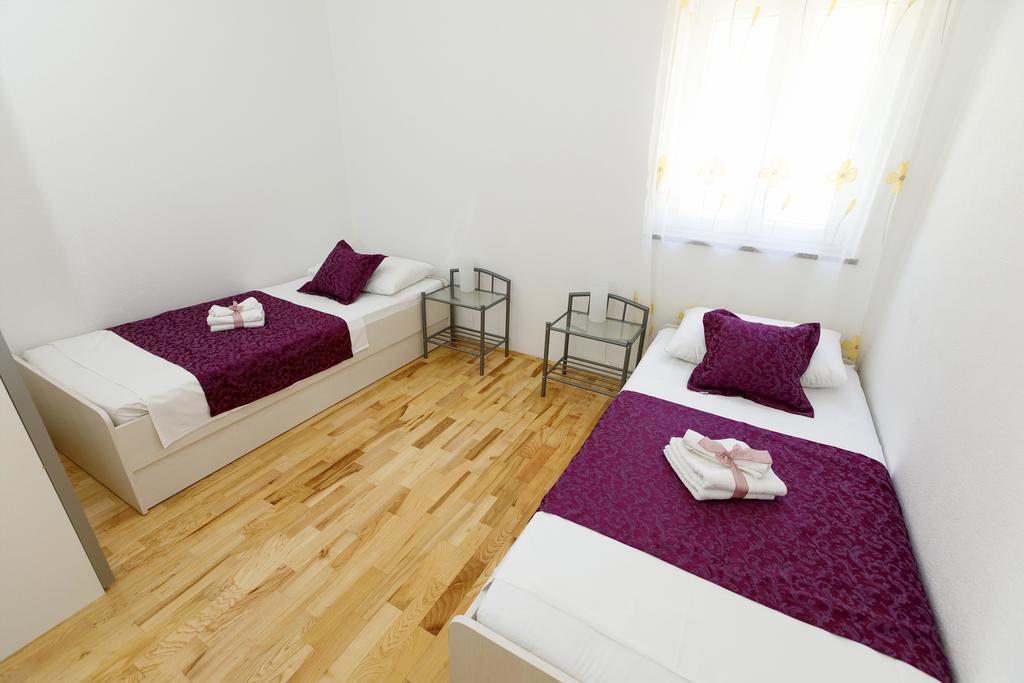 Apartments Sara & Nina Omiš Dış mekan fotoğraf