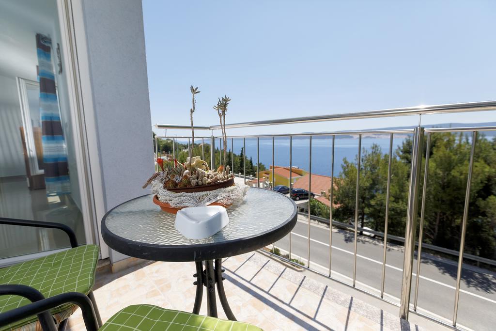 Apartments Sara & Nina Omiš Dış mekan fotoğraf