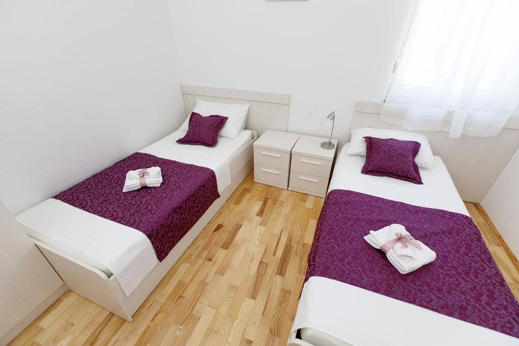 Apartments Sara & Nina Omiš Dış mekan fotoğraf