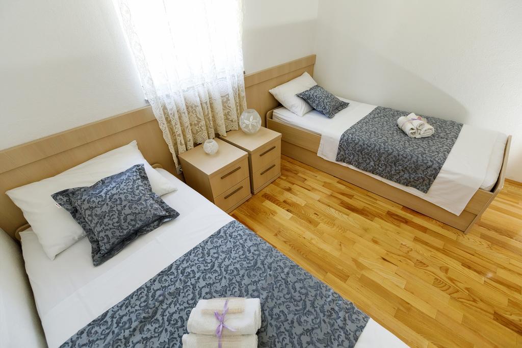 Apartments Sara & Nina Omiš Dış mekan fotoğraf