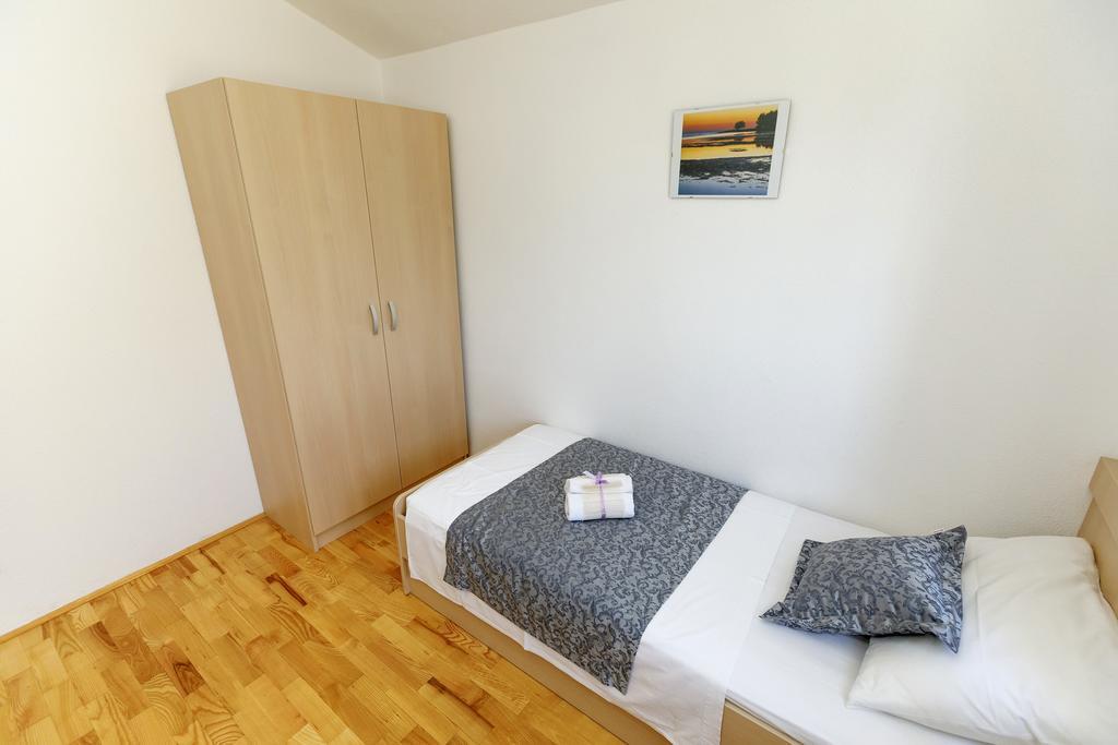 Apartments Sara & Nina Omiš Dış mekan fotoğraf