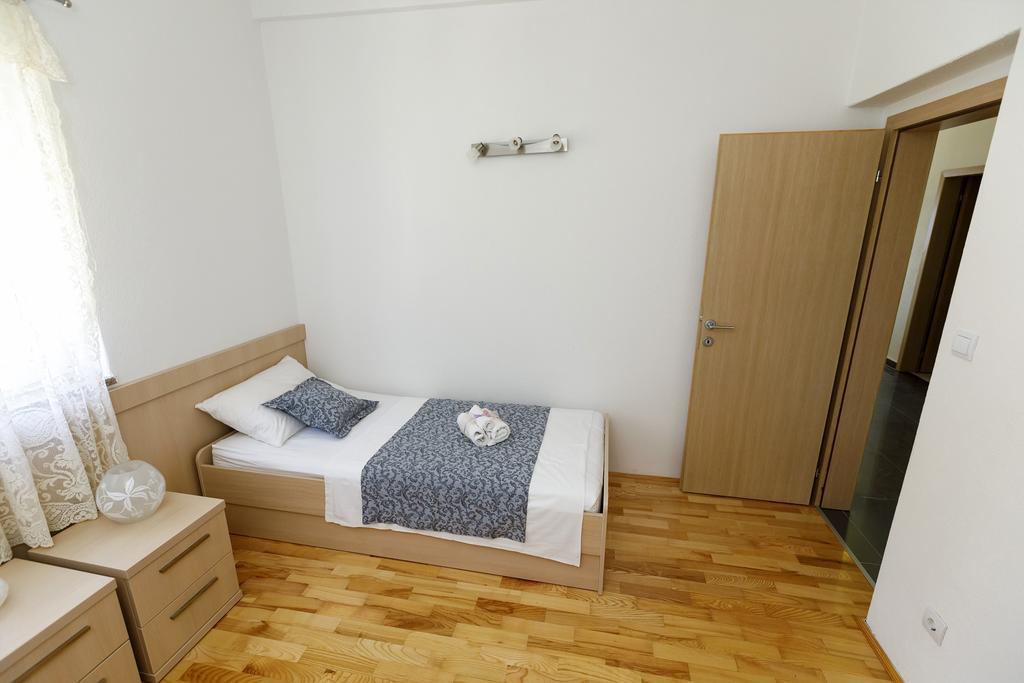 Apartments Sara & Nina Omiš Dış mekan fotoğraf
