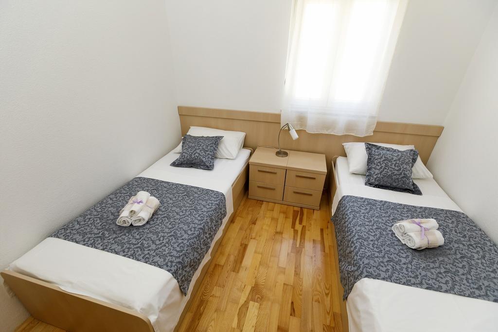 Apartments Sara & Nina Omiš Dış mekan fotoğraf